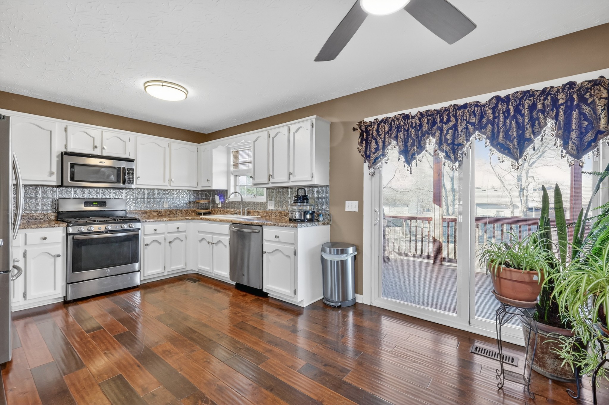 105 Hunterwood Drive White House TN 37188