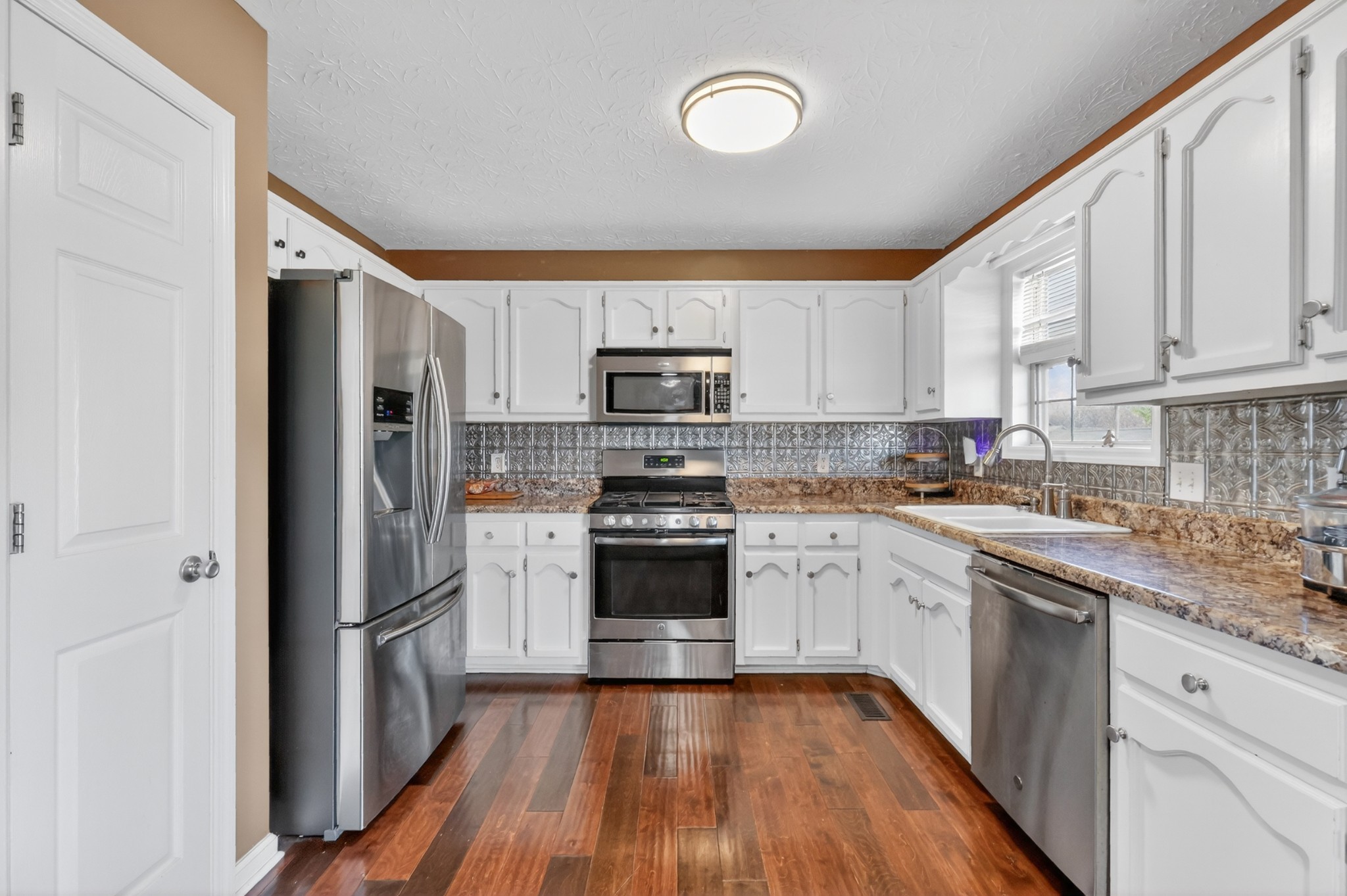 105 Hunterwood Drive White House TN 37188