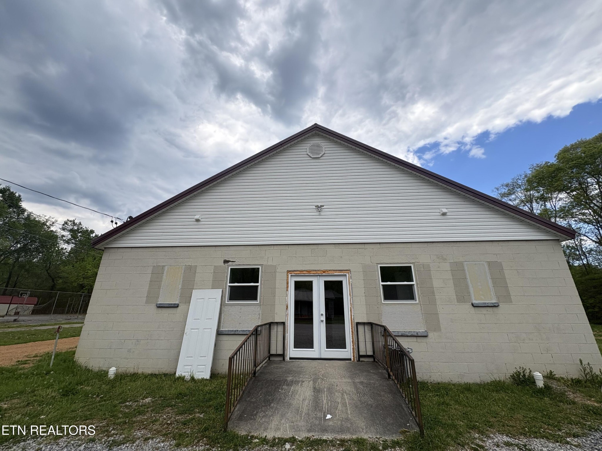415 Woody Avenue Harriman TN 37748