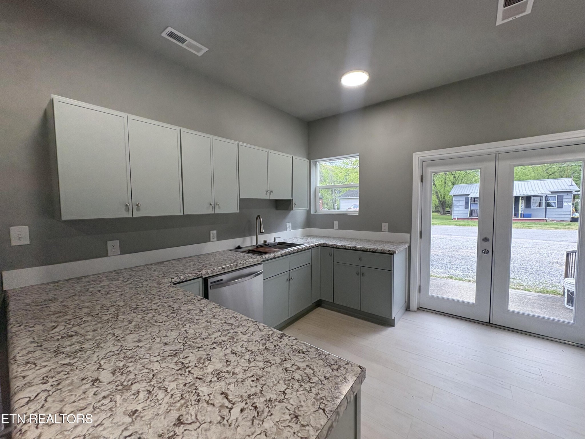415 Woody Avenue Harriman TN 37748