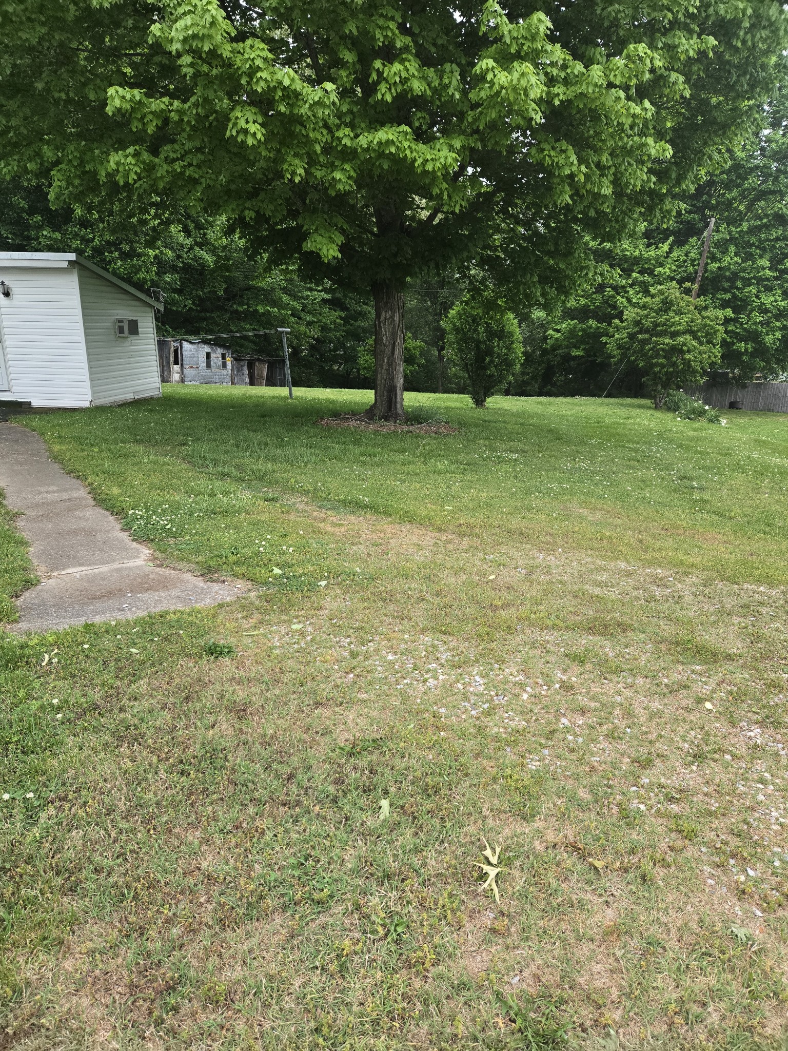 995 Railroad Street Burns TN 37029