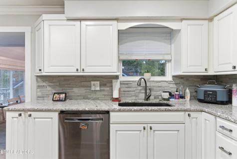 2833 Ithaca Drive Knoxville TN 37918