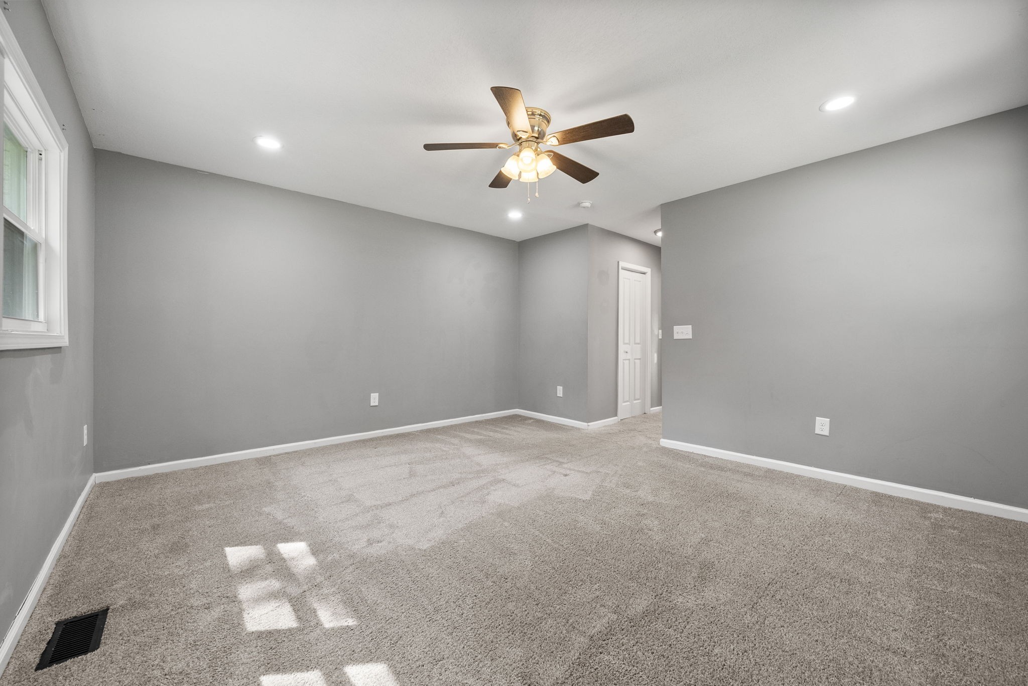 1561 Woodlawn Road Clarksville TN 37042