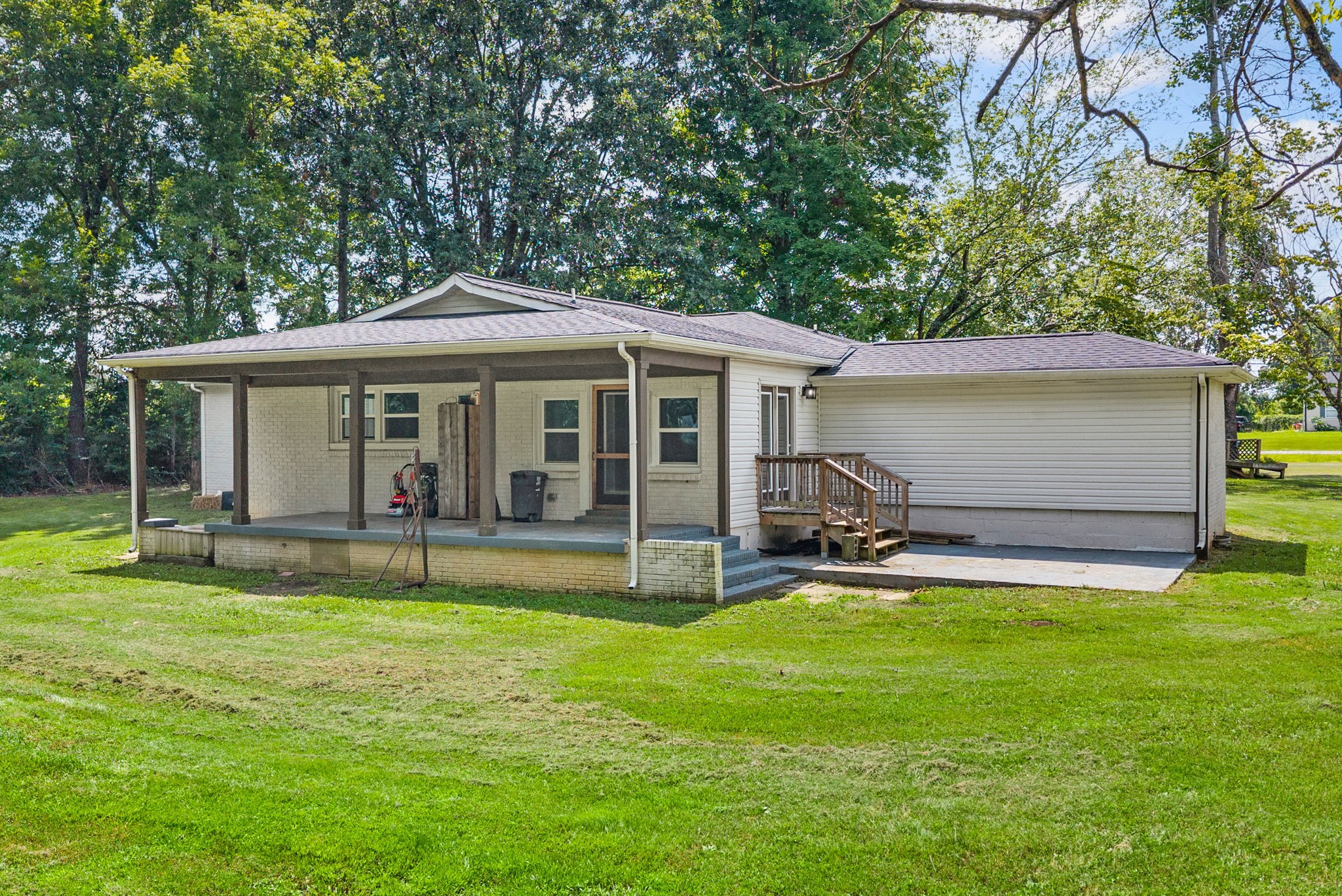 1561 Woodlawn Road Clarksville TN 37042