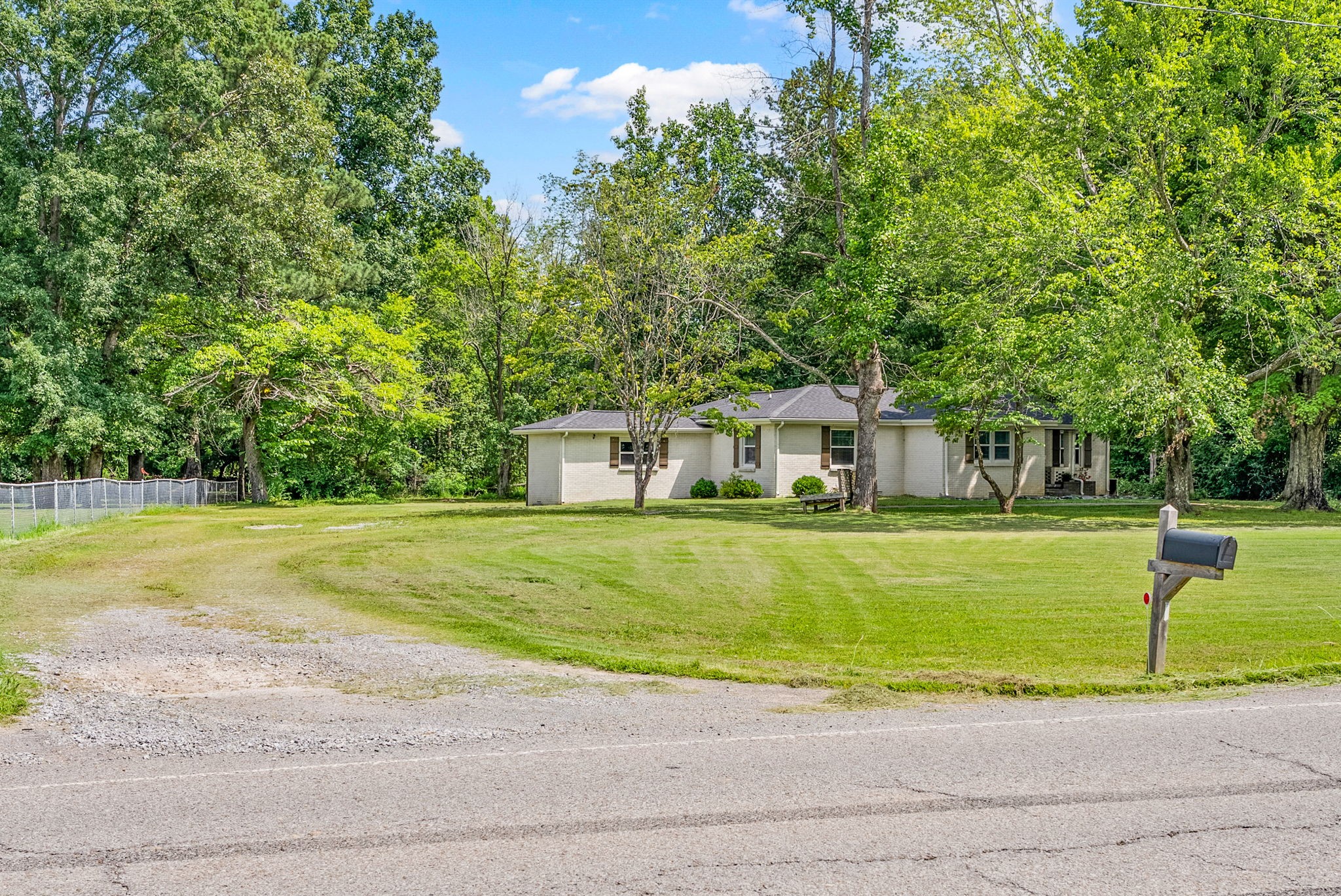 1561 Woodlawn Road Clarksville TN 37042