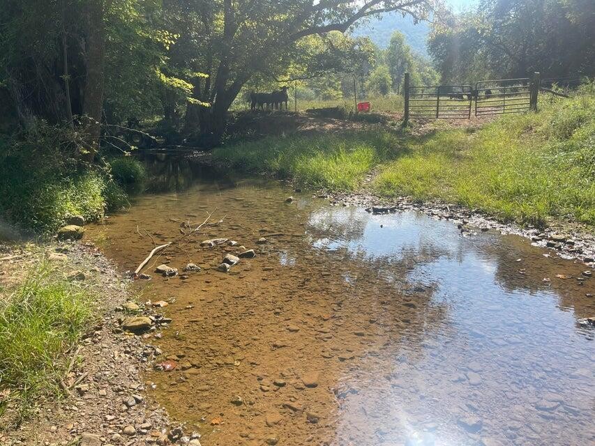 12 Upper East Valley Pikeville TN 37367