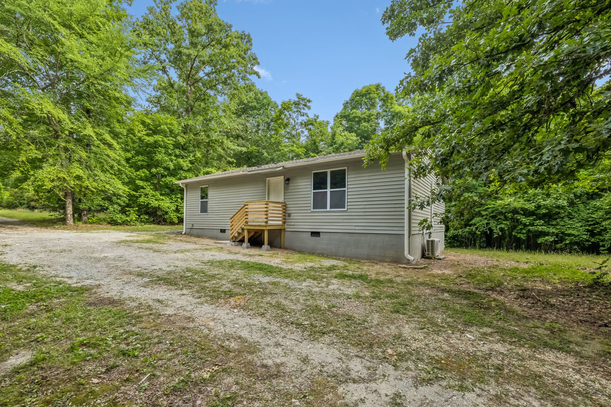 25 Stirling Road Camden TN 38320