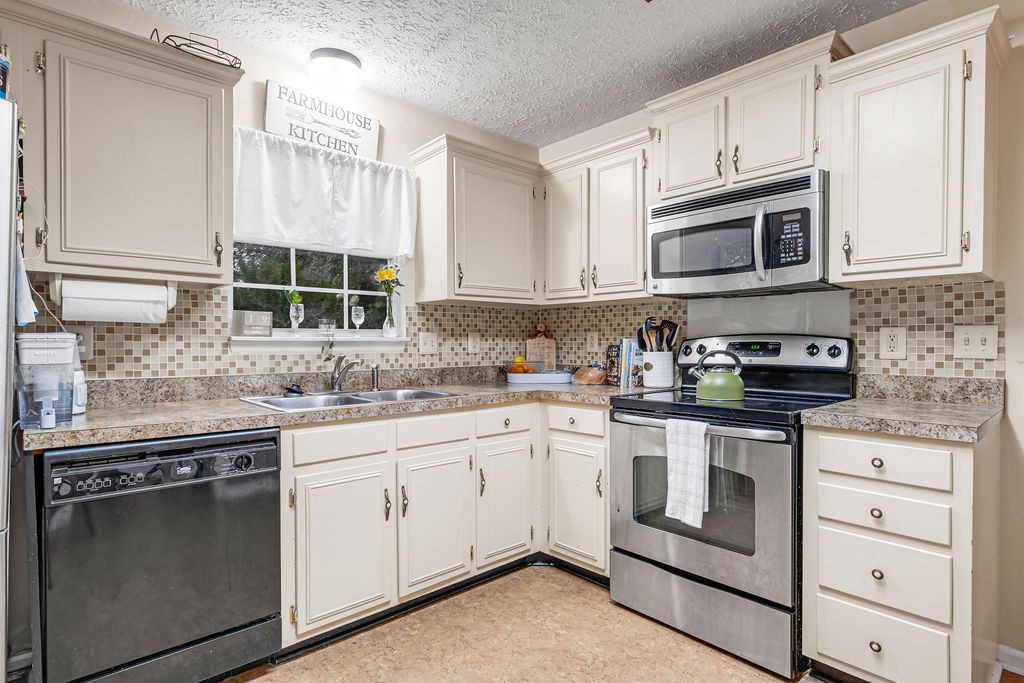 102 Oak Leaf Drive Hendersonville TN 37075
