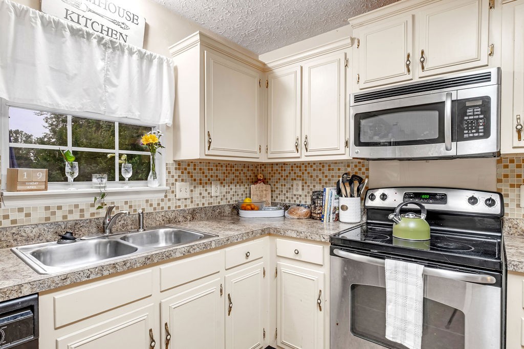 102 Oak Leaf Drive Hendersonville TN 37075