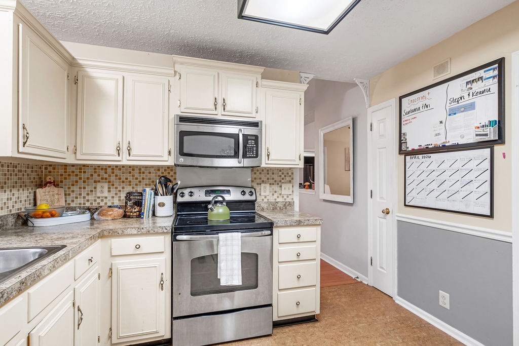 102 Oak Leaf Drive Hendersonville TN 37075