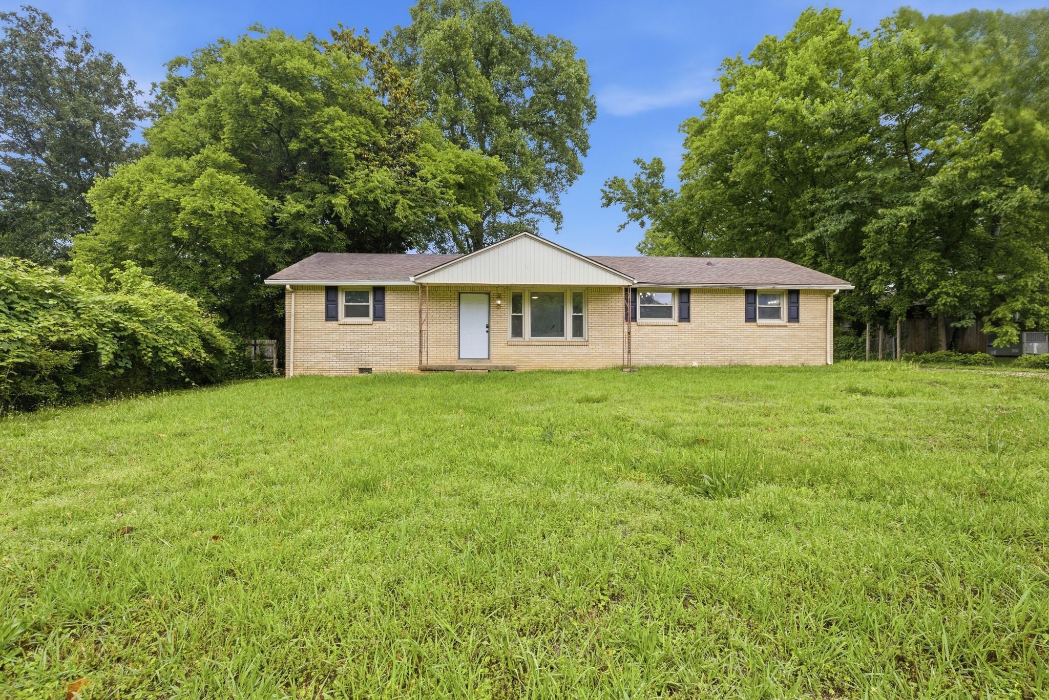 13 Charlemagne Boulevard Clarksville TN 37042