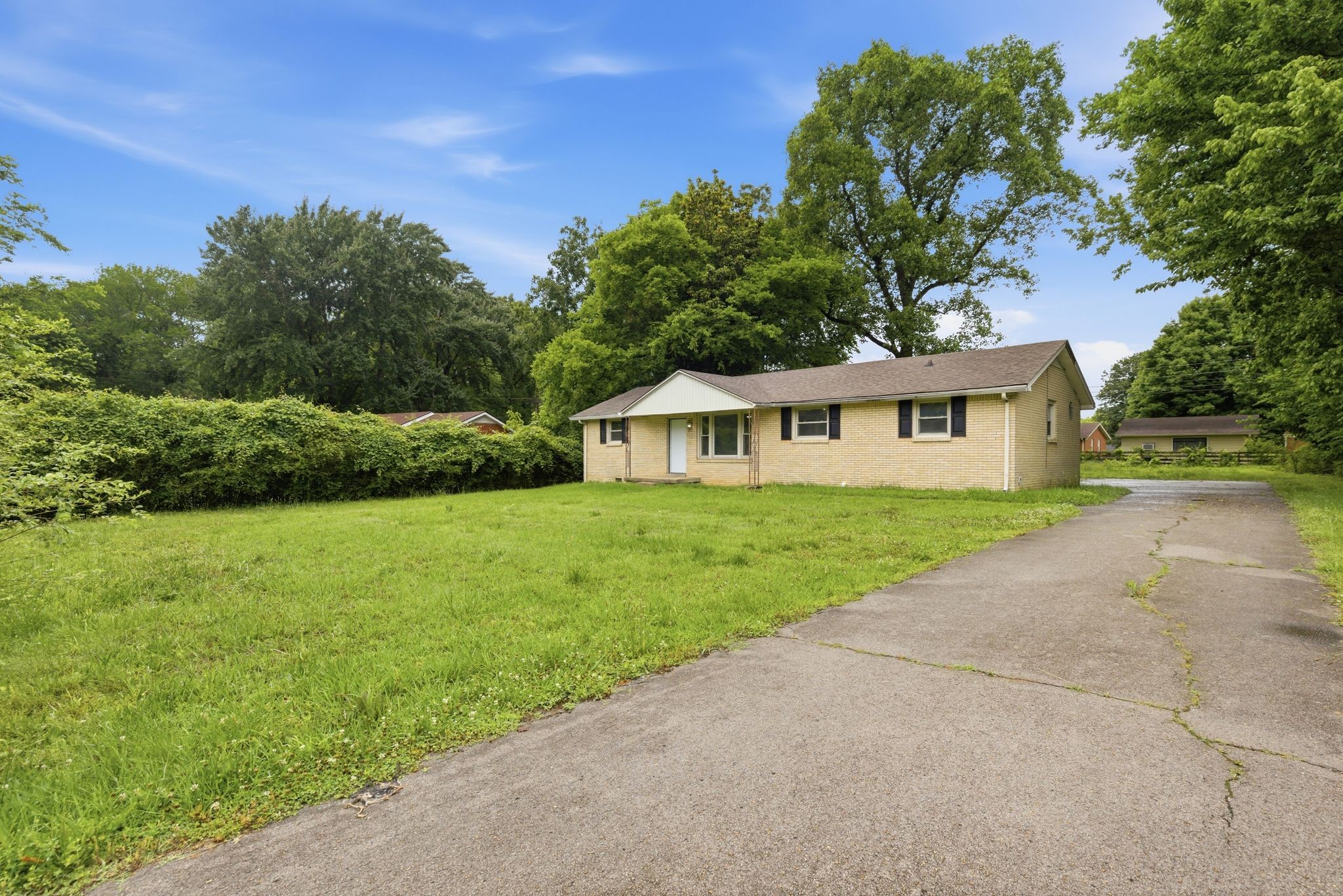 13 Charlemagne Boulevard Clarksville TN 37042