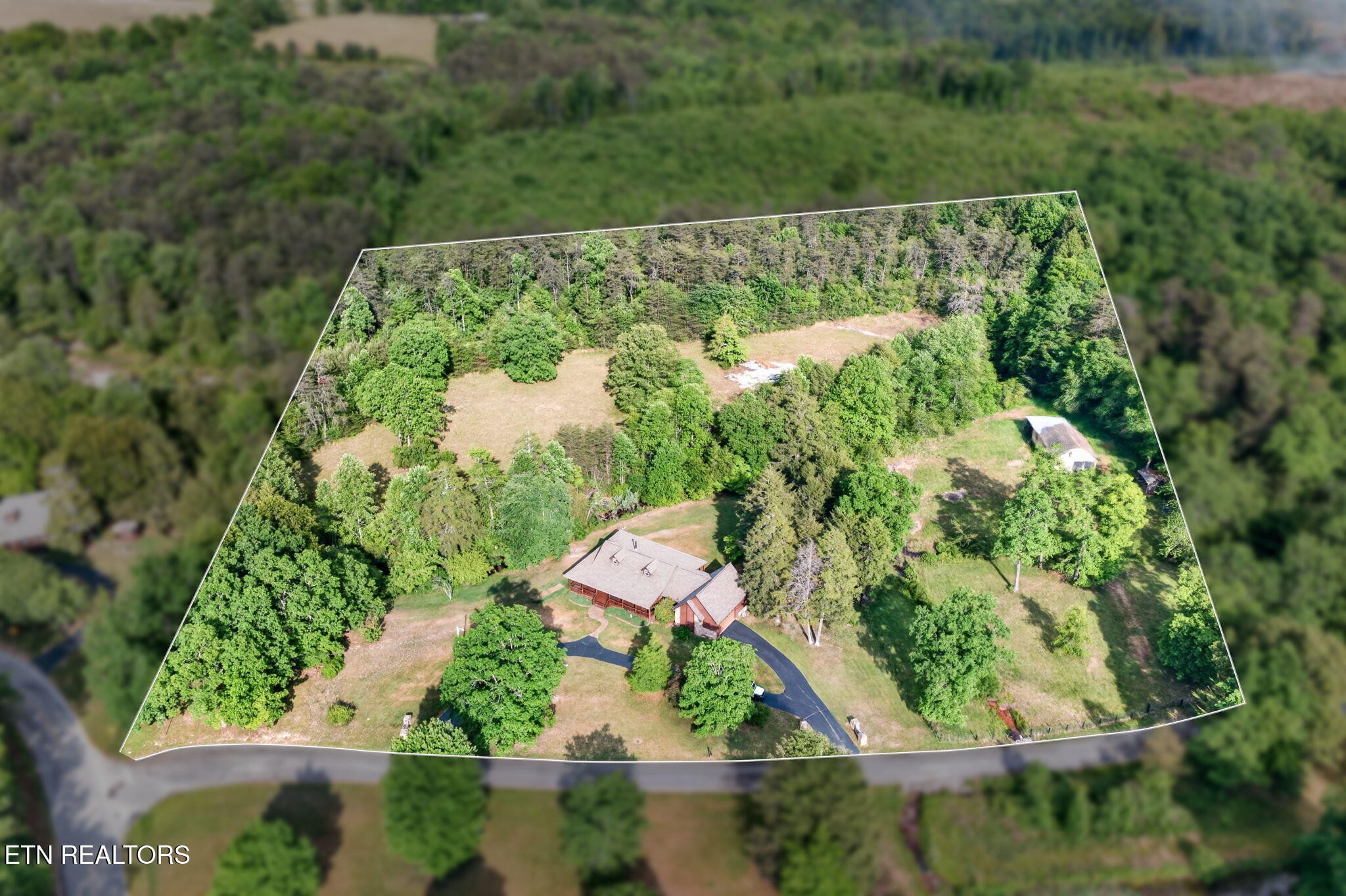 25 Old Kentucky Stock Road Crossville TN 38571