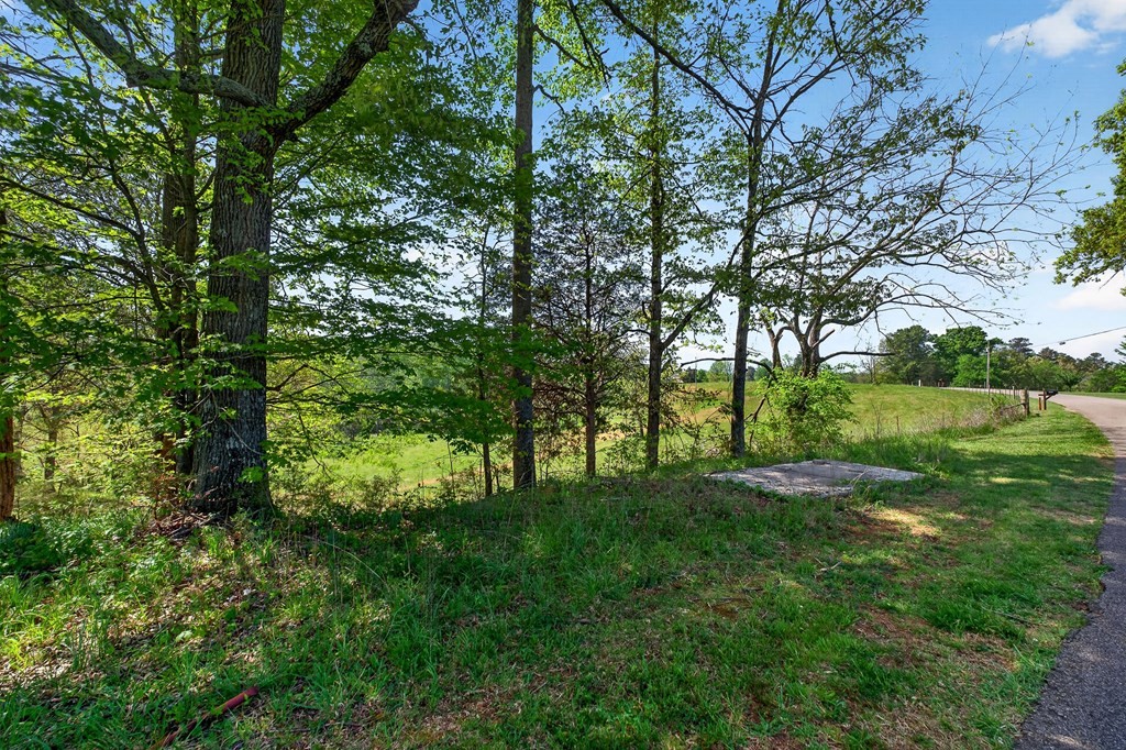 515 Jericho Road Quebeck TN 38579