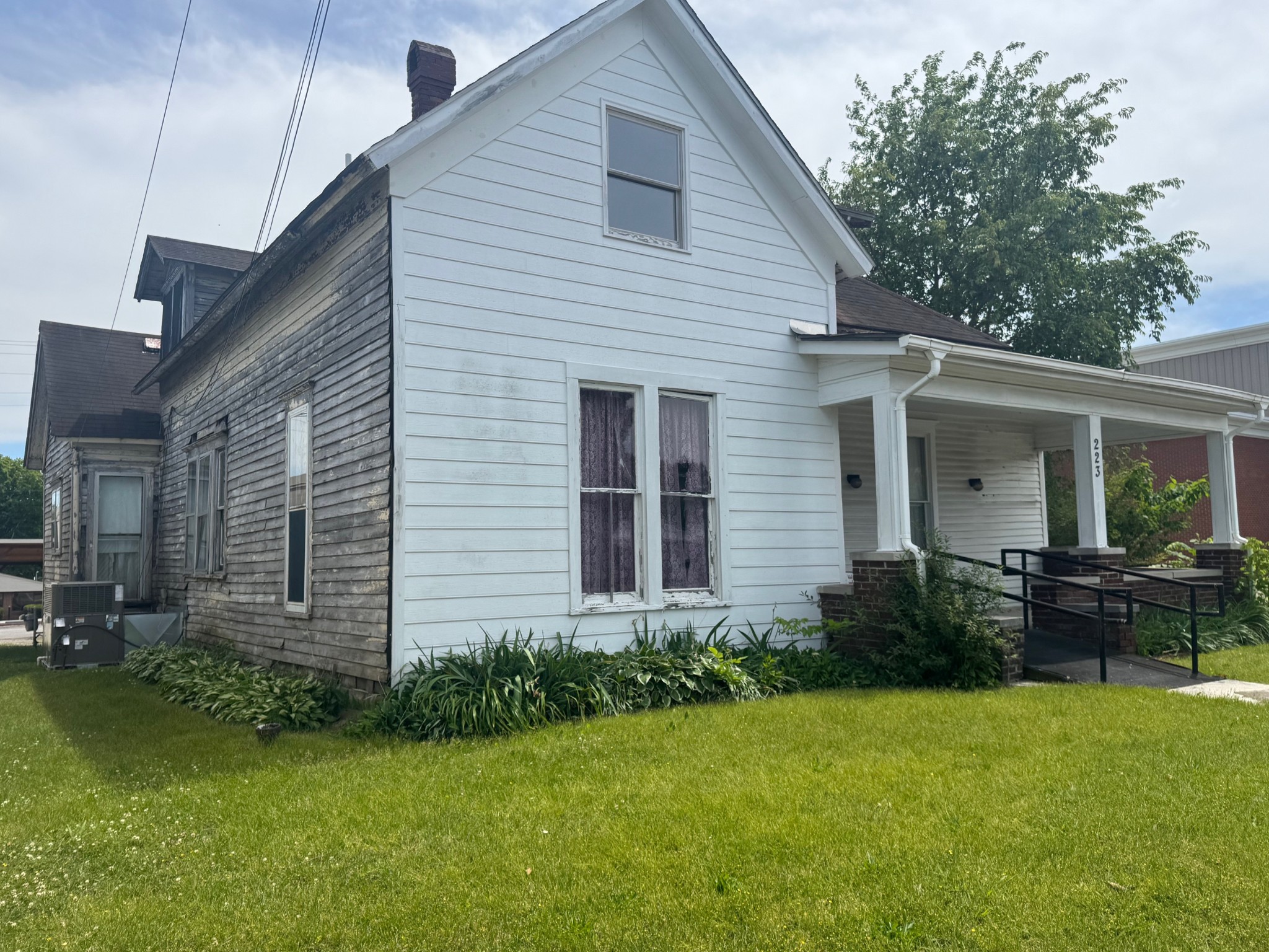223 N Main Street Dickson TN 37055