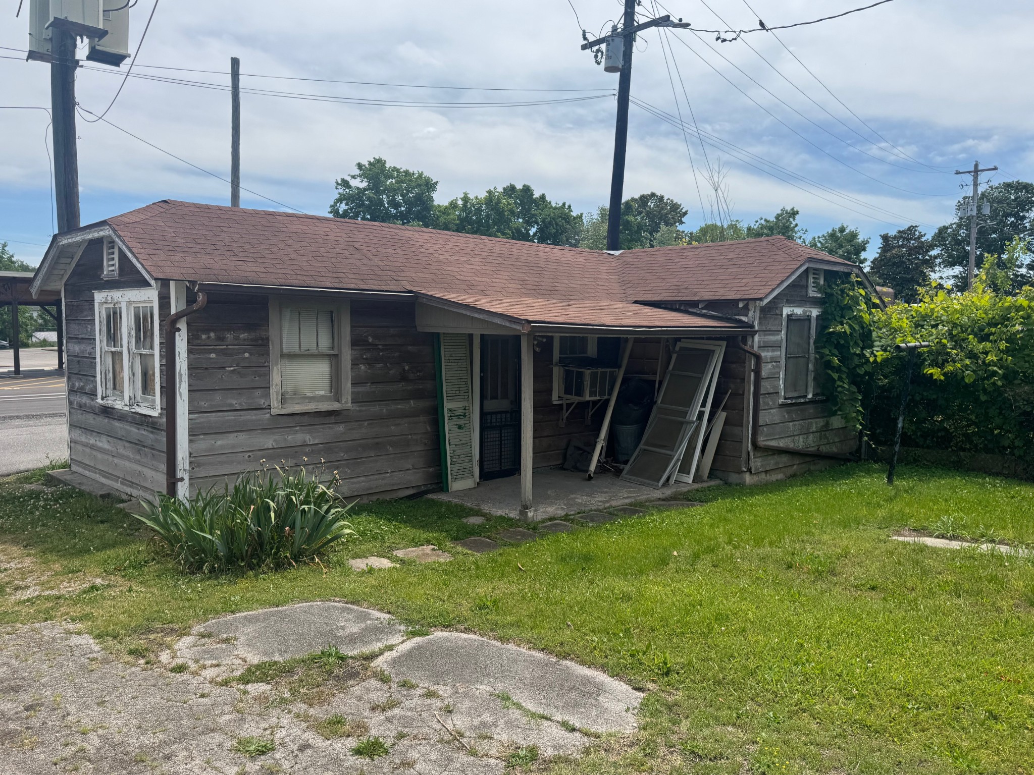 223 N Main Street Dickson TN 37055