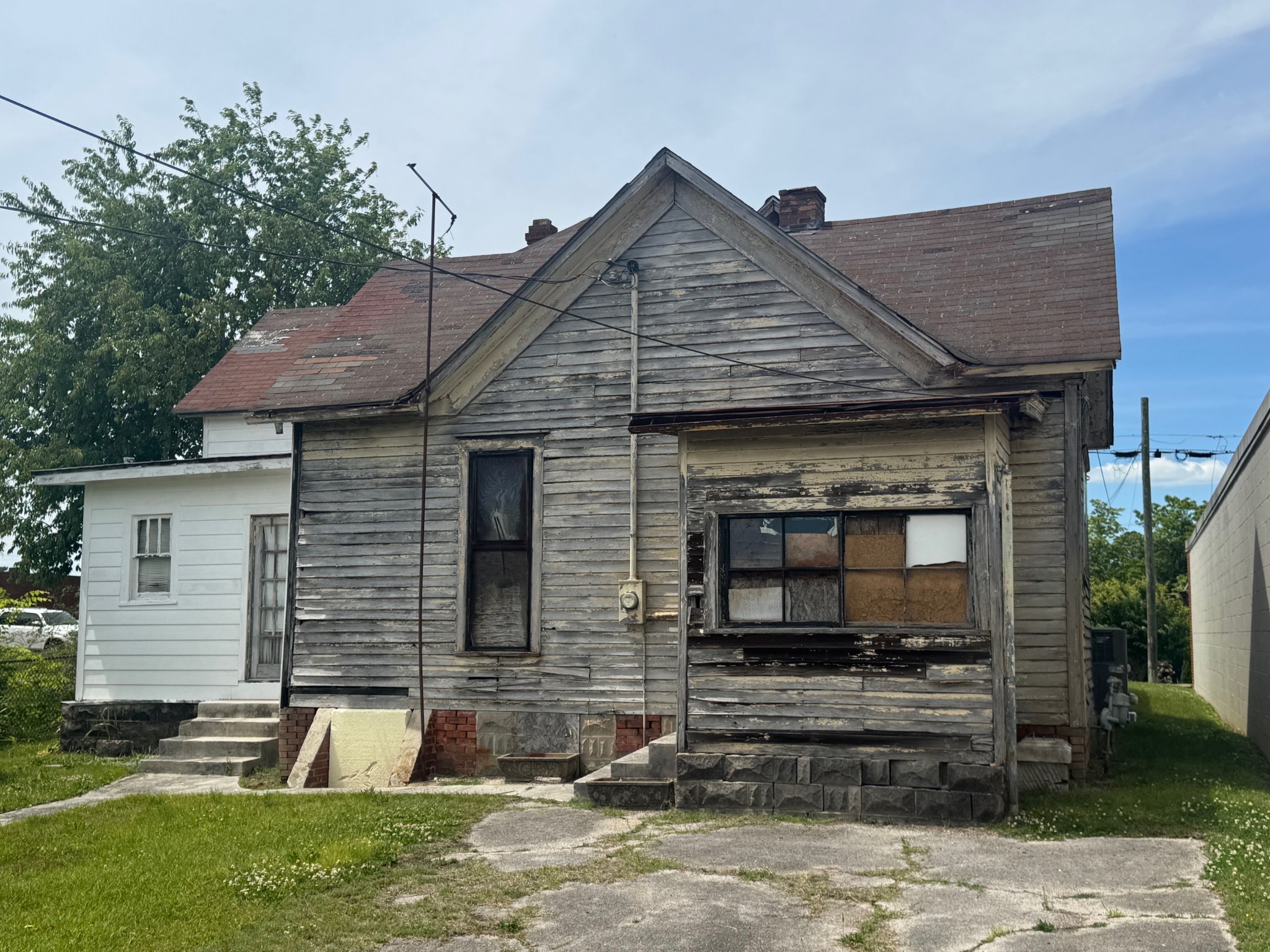 223 N Main Street Dickson TN 37055