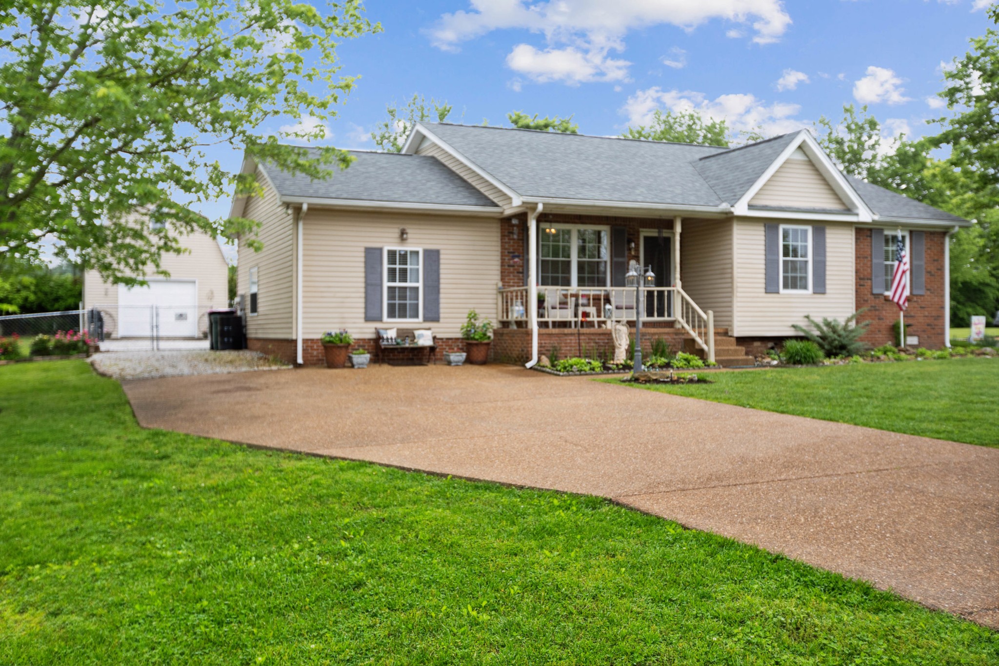 2047 Dogwood Lane Greenbrier TN 37073