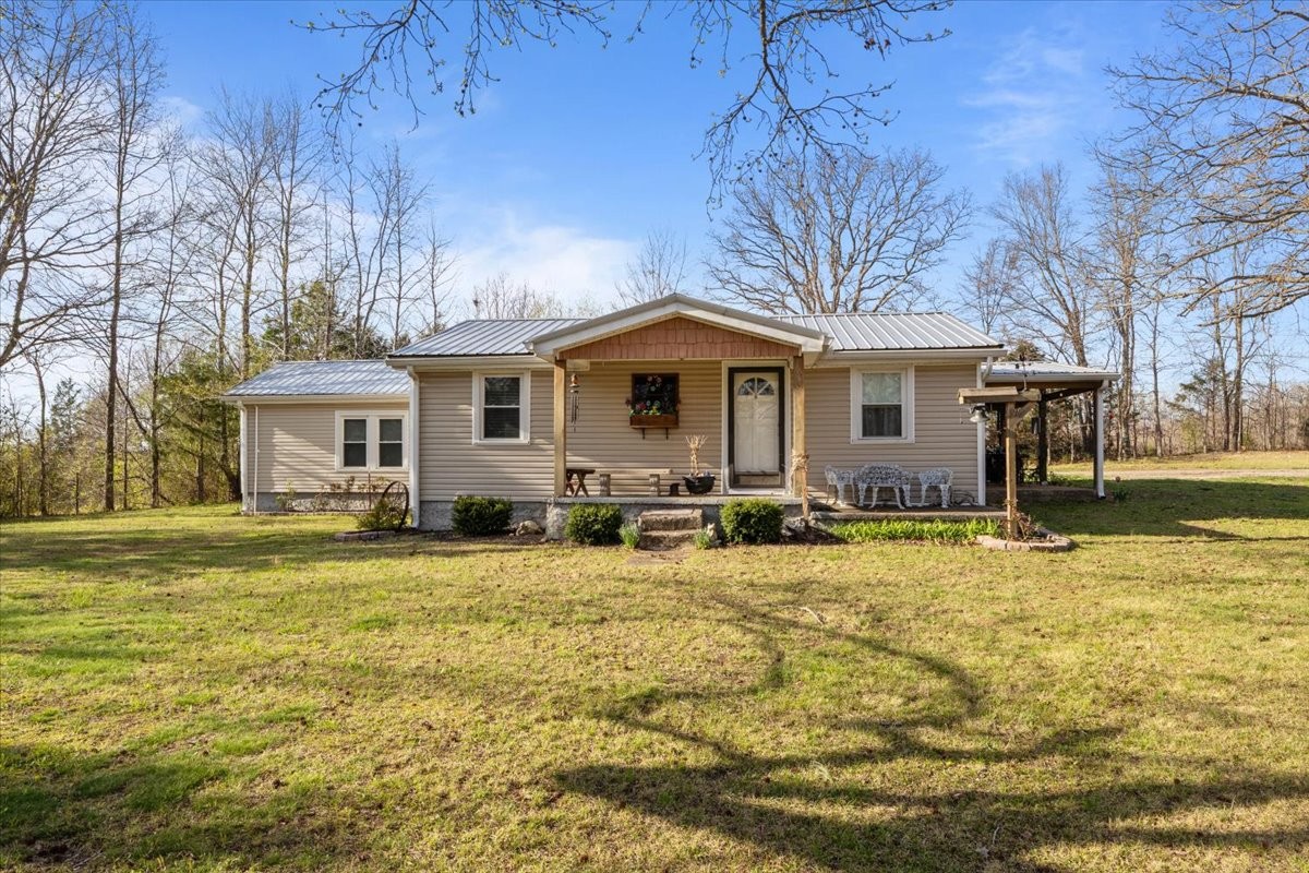 1515 Hayshed Road Charlotte TN 37036