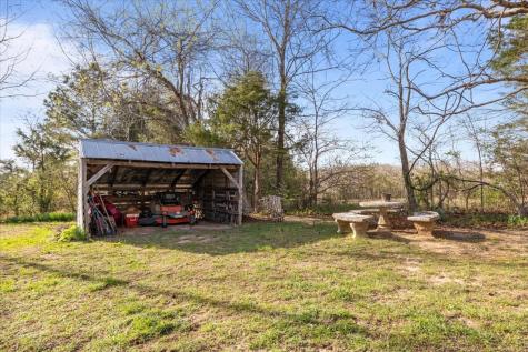 1515 Hayshed Road Charlotte TN 37036
