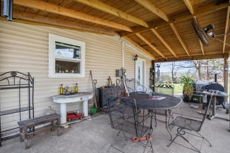 1515 Hayshed Road Charlotte TN 37036