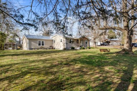 1515 Hayshed Road Charlotte TN 37036