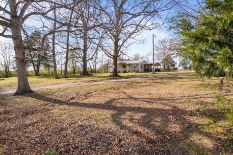1515 Hayshed Road Charlotte TN 37036