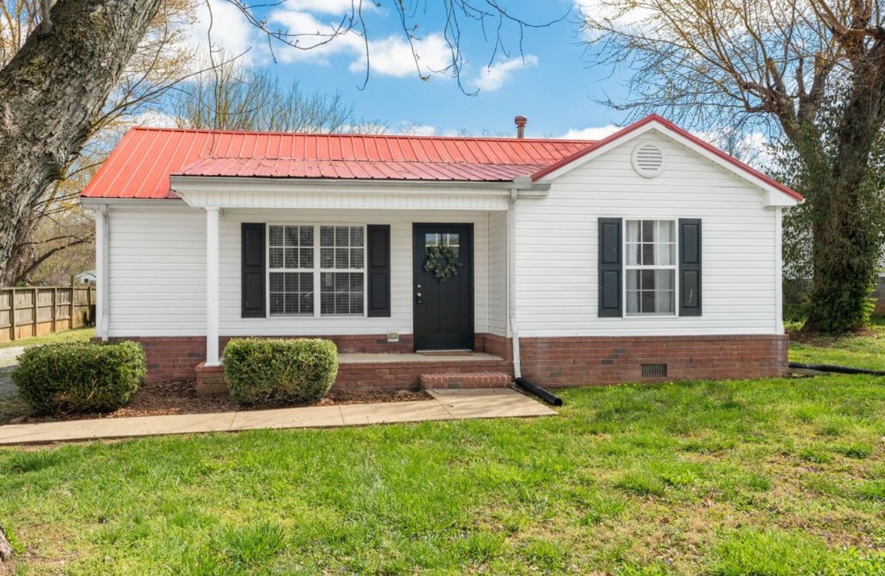 902 S Russell Street Portland TN 37148