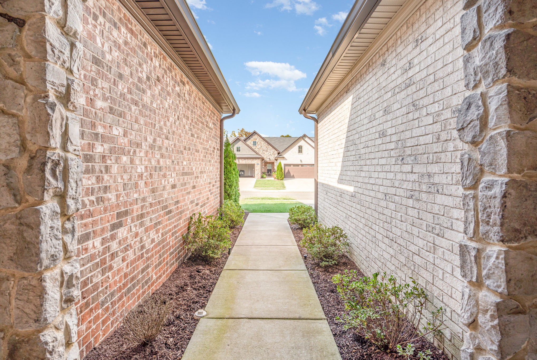 412 W Foxrun Springfield TN 37172
