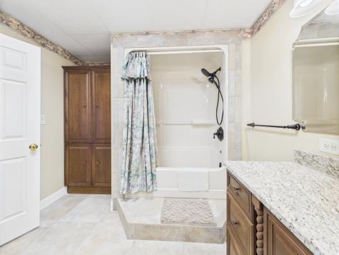 62 Lakeshore Drive New Concord KY 42076
