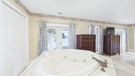 62 Lakeshore Drive New Concord KY 42076