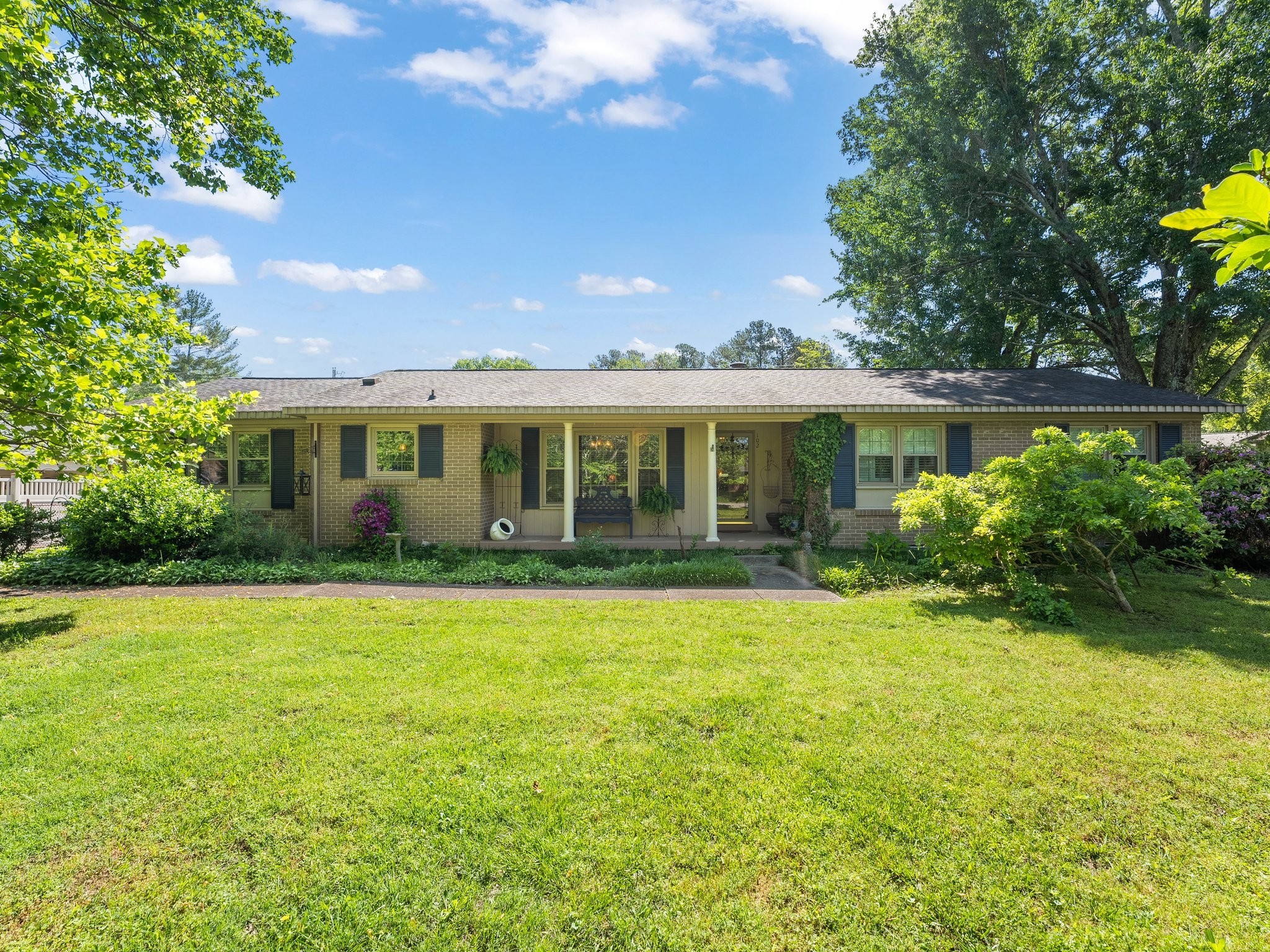 102 Essex Court Tullahoma TN 37388