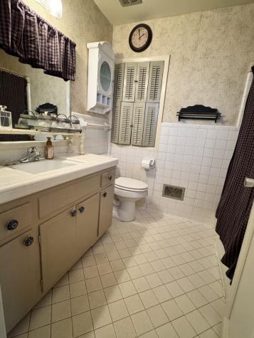 102 Essex Court Tullahoma TN 37388