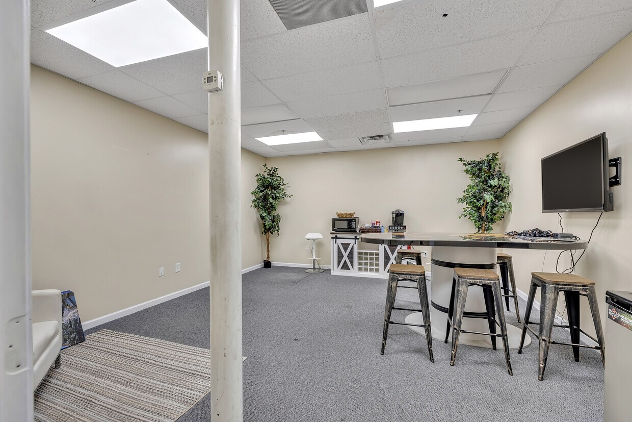 1512 Nashville Highway Columbia TN 38401