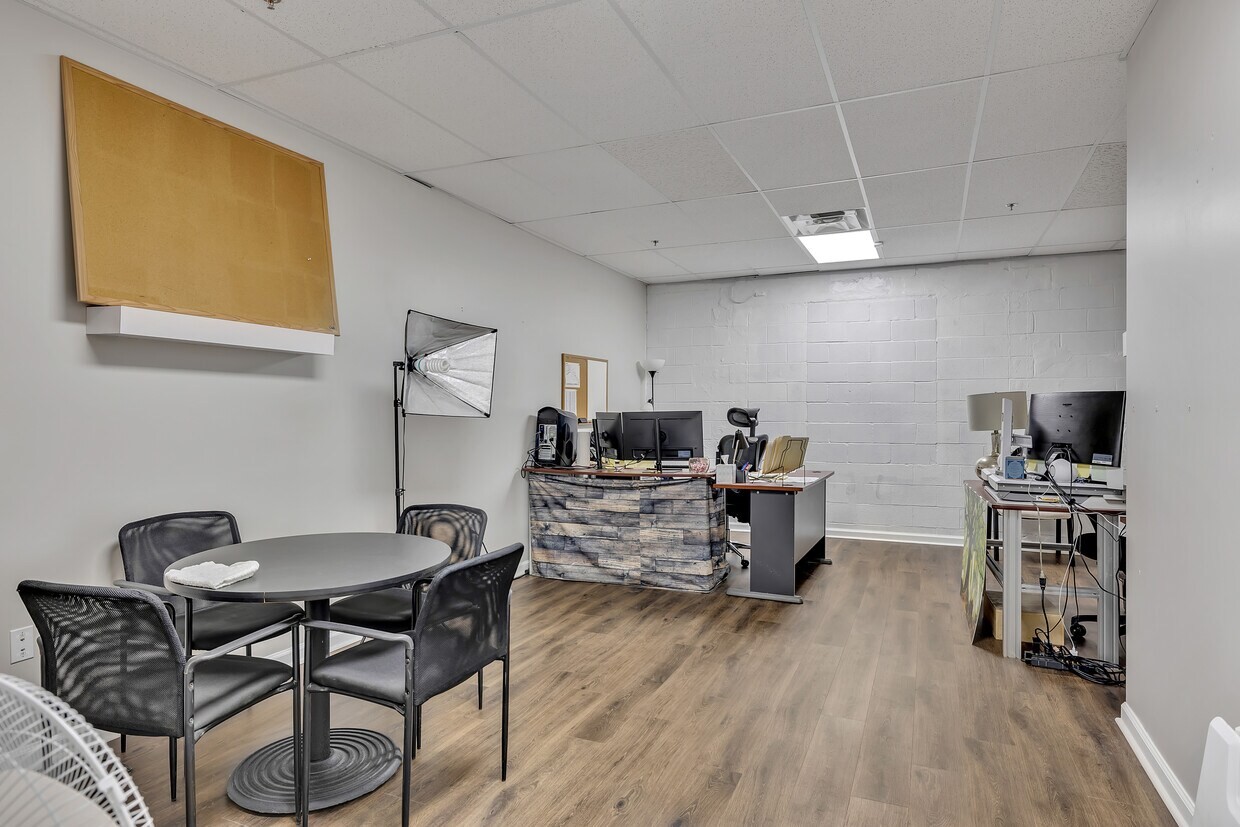 1512 Nashville Highway Columbia TN 38401
