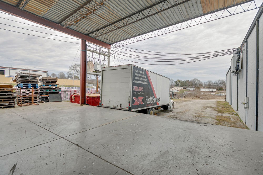1512 Nashville Highway Columbia TN 38401