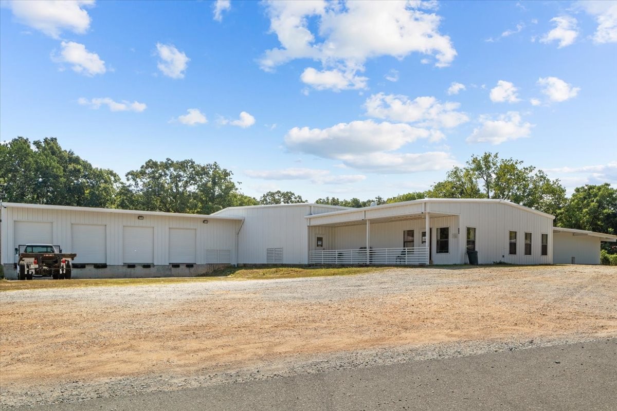 107 Young Road Waverly TN 37185