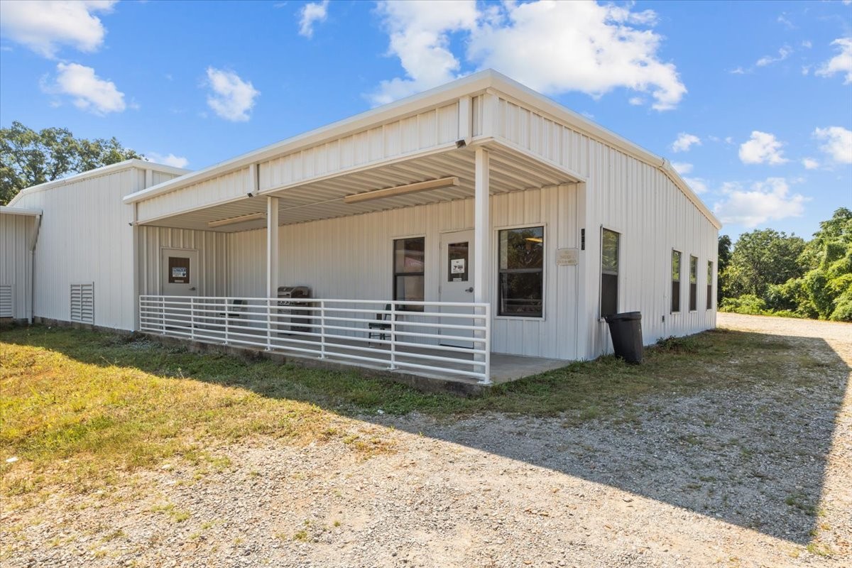107 Young Road Waverly TN 37185