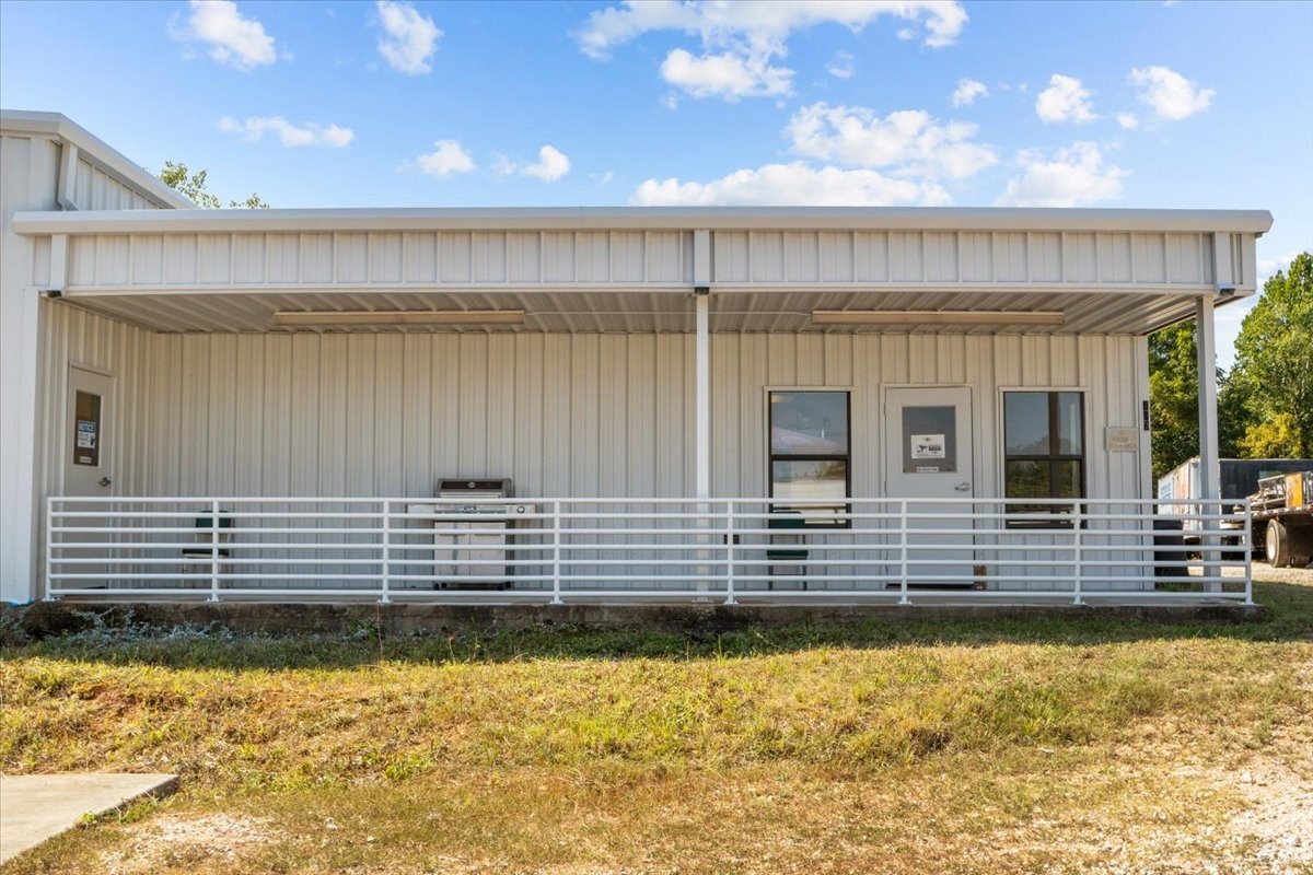 107 Young Road Waverly TN 37185