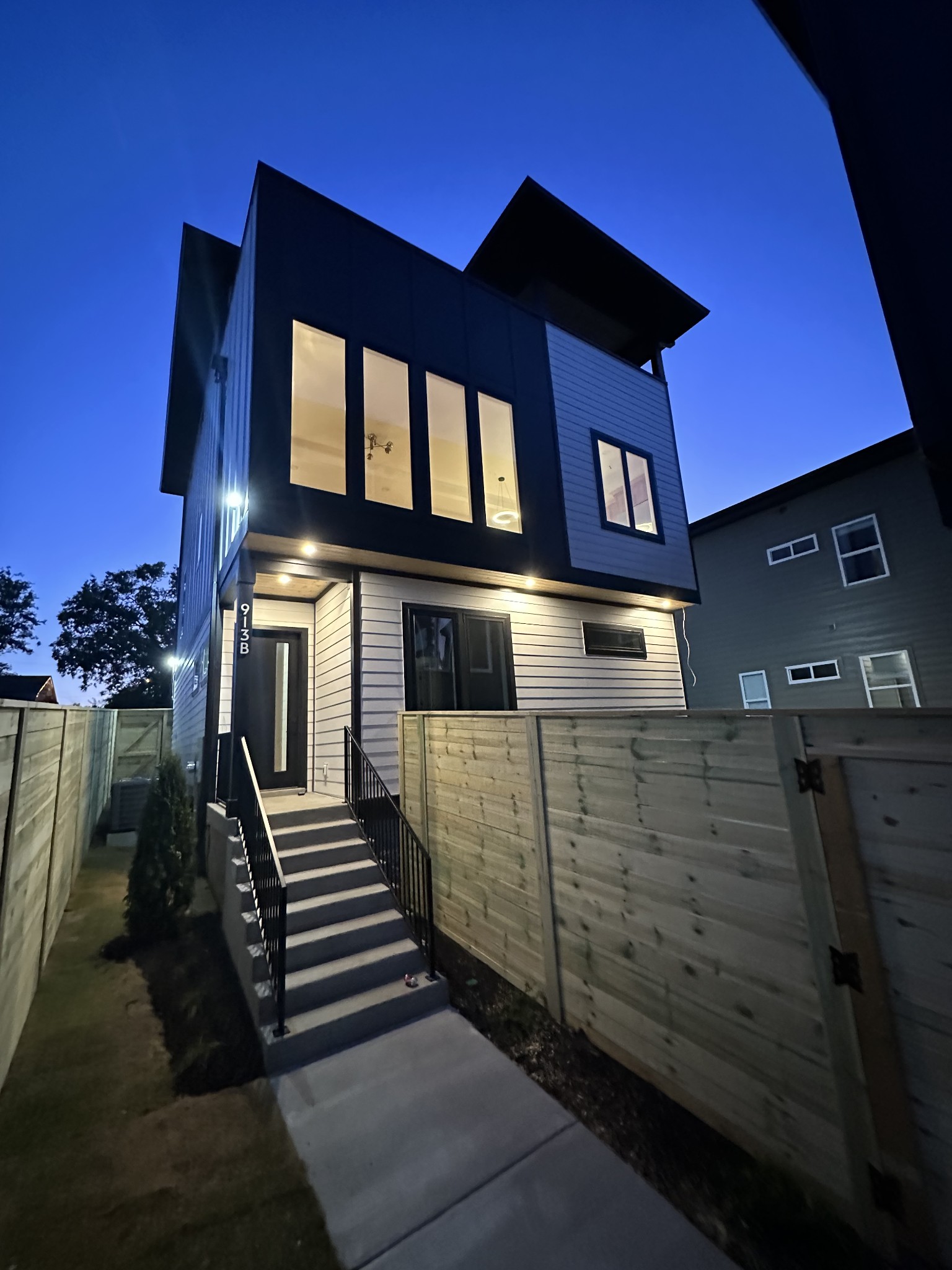 913 33rd Ave, N Nashville TN 37209