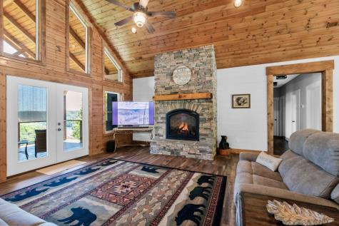 1055 Hunters Landing Lane Smithville TN 37166