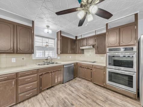 408 Rustling Oaks Drive Waverly TN 37185