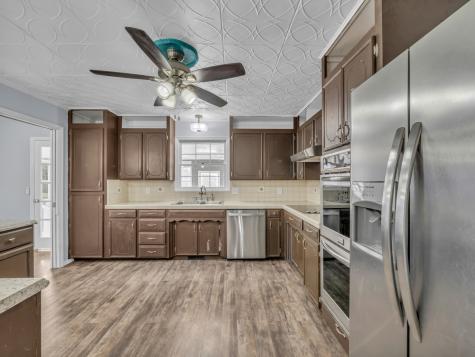 408 Rustling Oaks Drive Waverly TN 37185