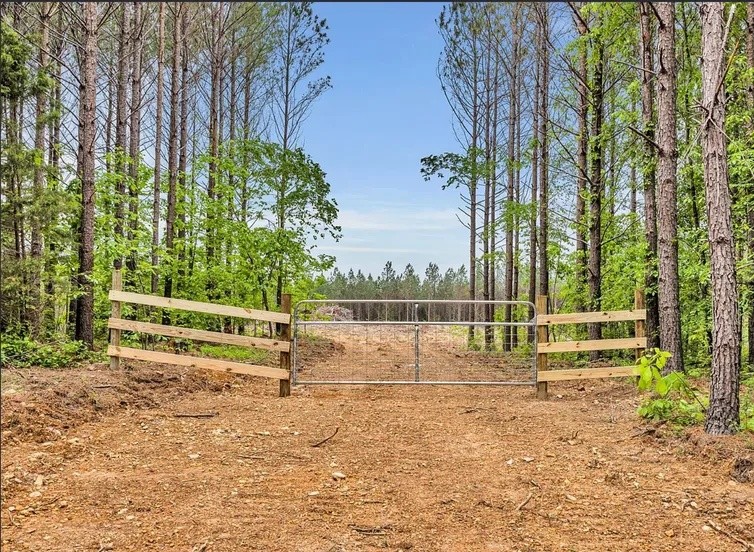 Hohenwald TN, 112 Cabin Road