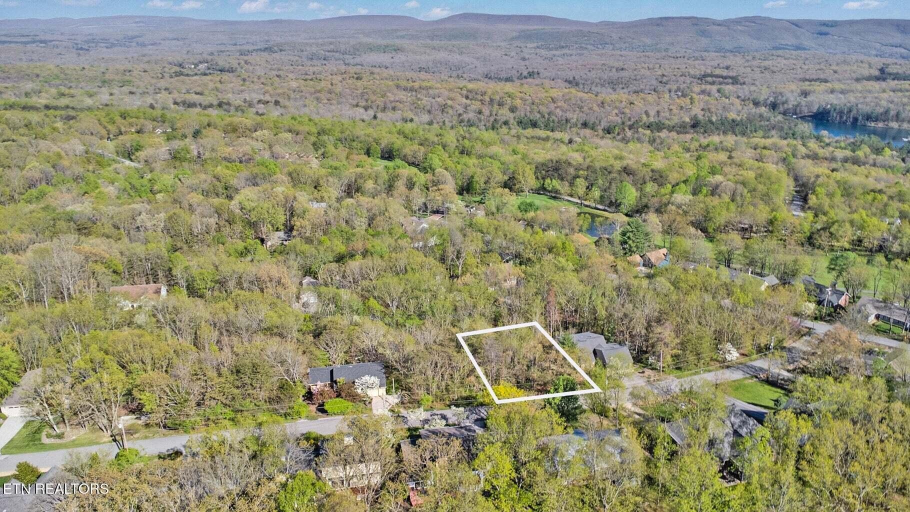 165 Brokenwood Lane Crossville TN 38558