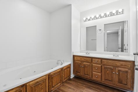 204 Creekwood Drive White House TN 37188