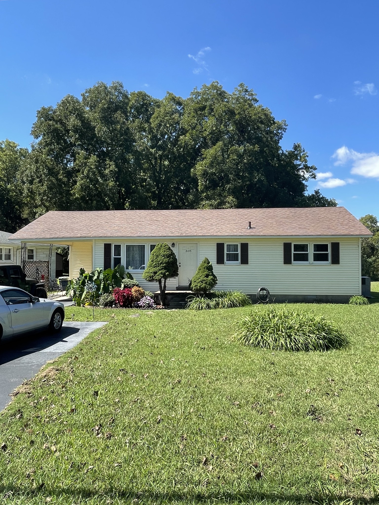 2125 W Gaines St, W Lawrenceburg TN 38464
