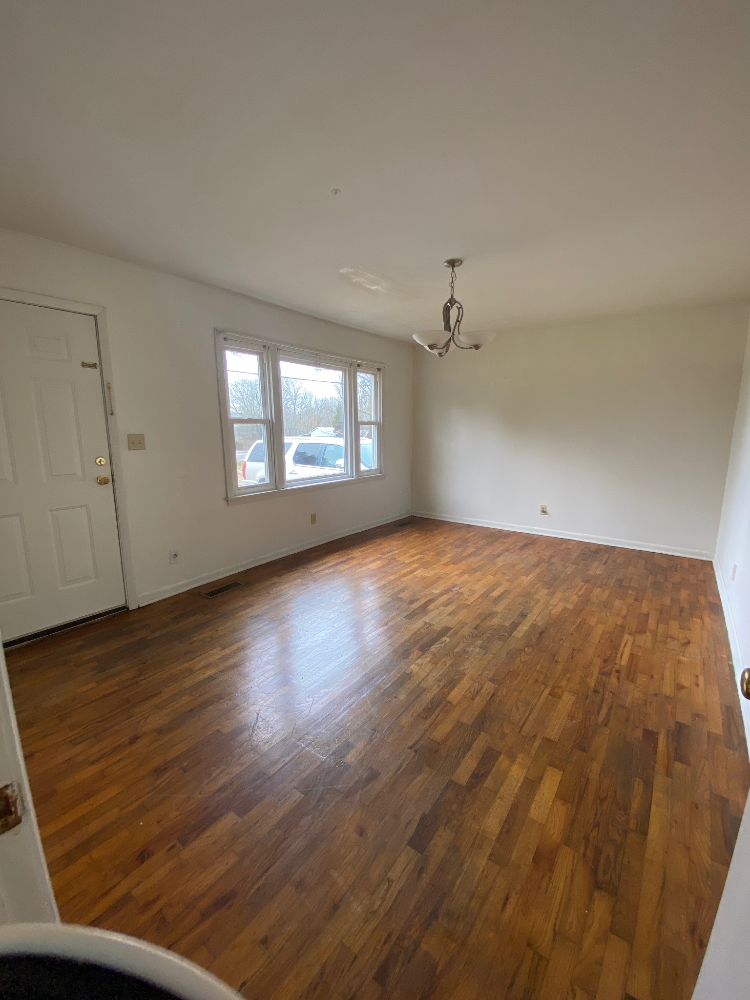 2125 W Gaines St, W Lawrenceburg TN 38464