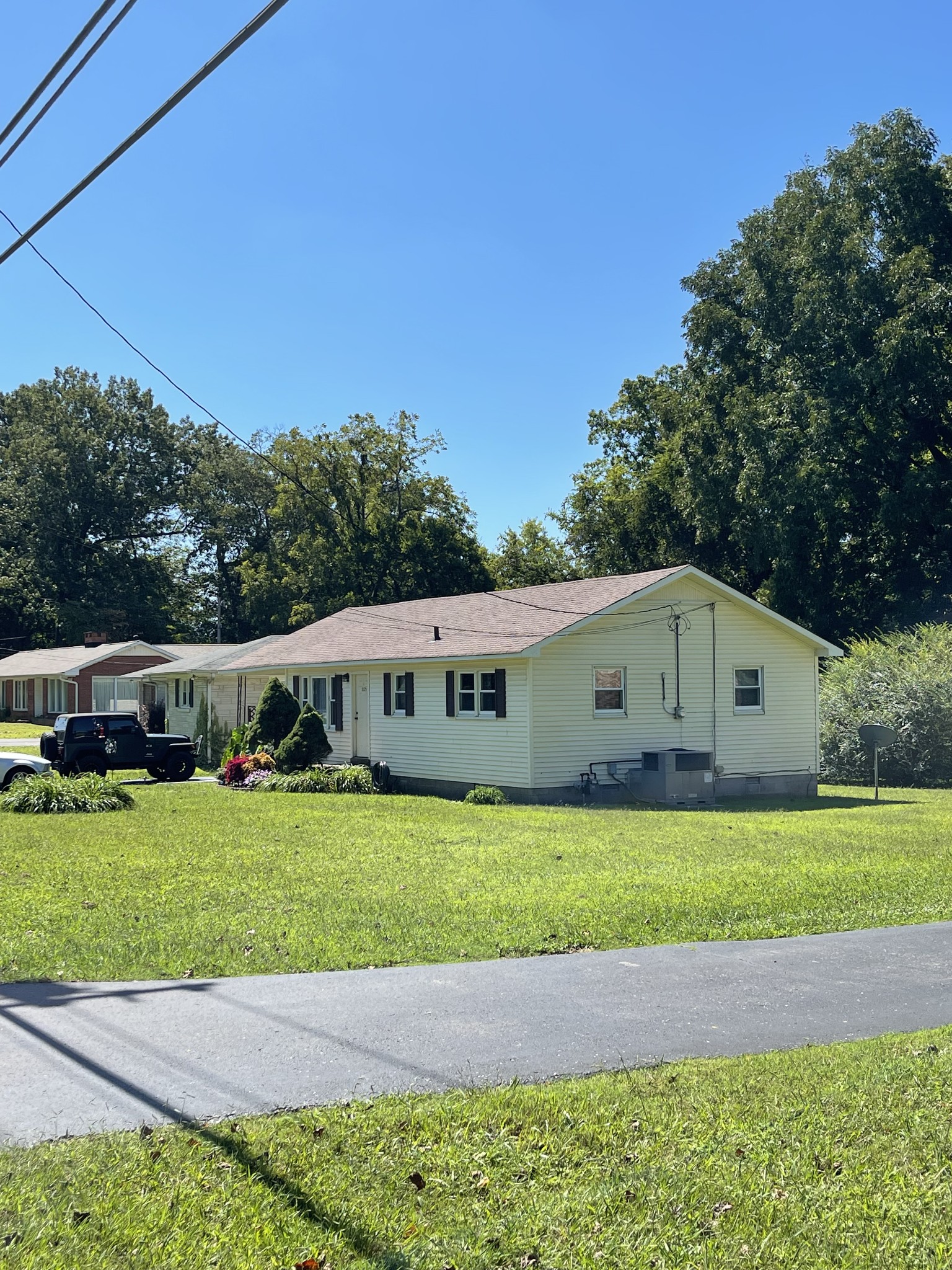 2125 W Gaines St, W Lawrenceburg TN 38464