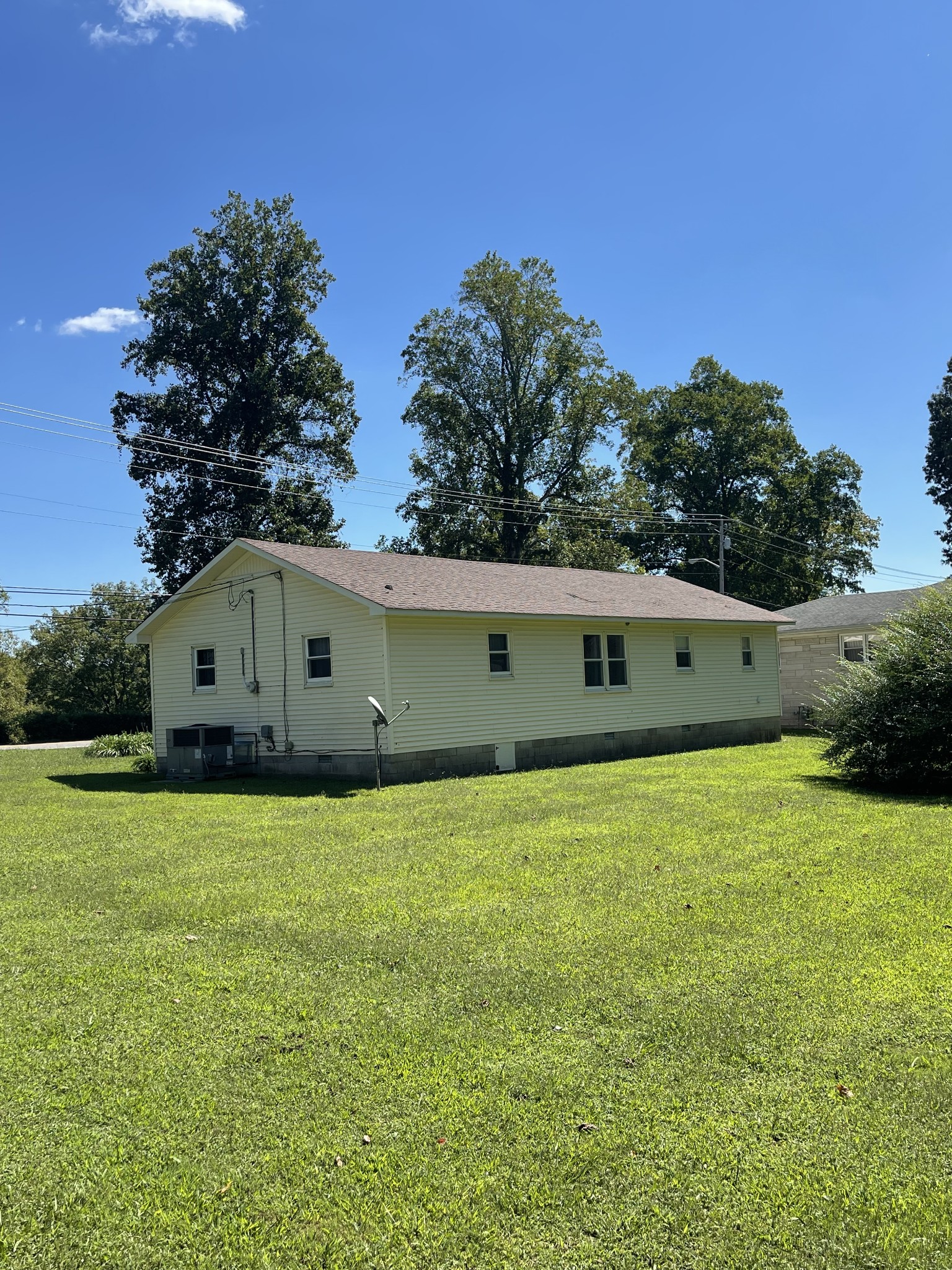 2125 W Gaines St, W Lawrenceburg TN 38464